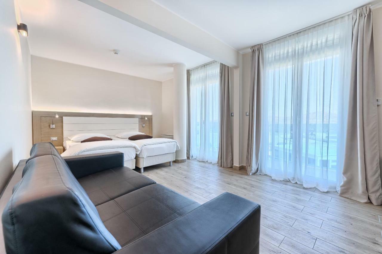 Hotel Panorama ชิเบนิก ภายนอก รูปภาพ